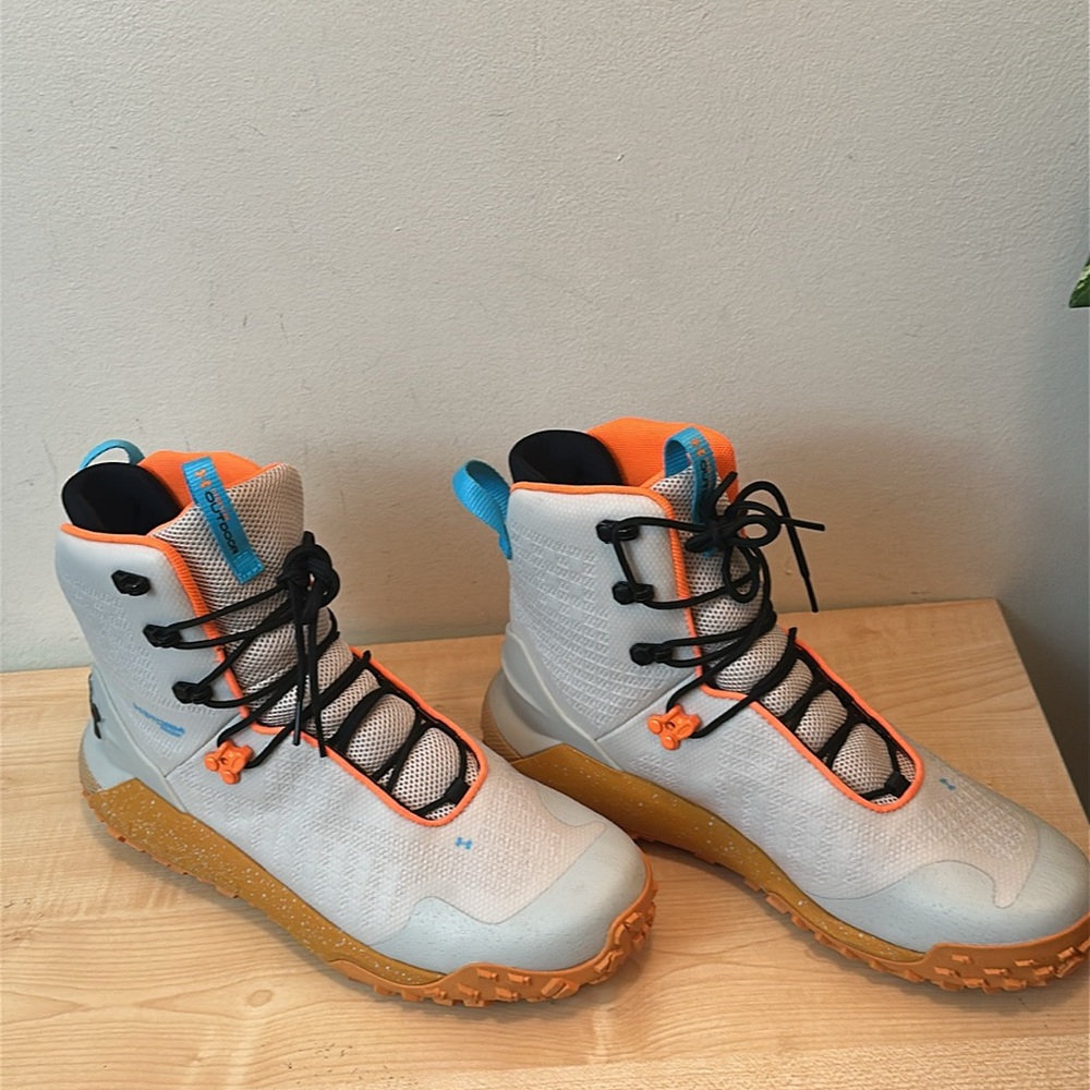 UA HOVR™ Dawn 100% Waterproof Locking Lacing 2.0 Boots - Size 11- New